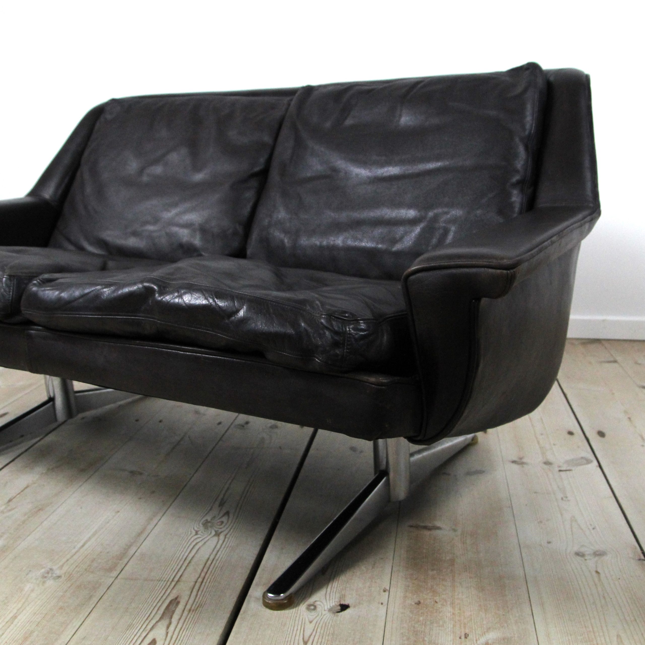 Two seater leather sofa by Werner Langenfeld for ESA Møbelværk